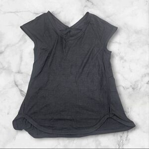 Lululemon Size 6 Black Short Sleeve Shirt